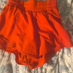 Size 0 Lululemon hotty hot shorts 4”